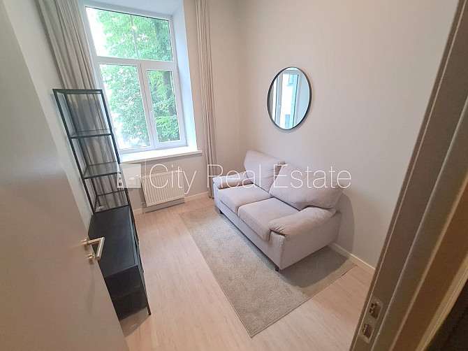 Pagalma ēka, renovēta māja, slēgts pagalms, ieeja no pagalma, kāpņu telpa pēc kapitālā Rīga - foto 9