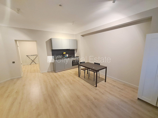 Pagalma ēka, renovēta māja, slēgts pagalms, ieeja no ielas un pagalma, ir lifts, kāpņu telpa Rīga - foto 3