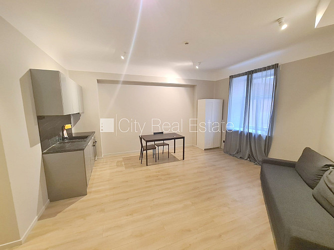 Pagalma ēka, renovēta māja, slēgts pagalms, ieeja no ielas un pagalma, ir lifts, kāpņu telpa Rīga - foto 9