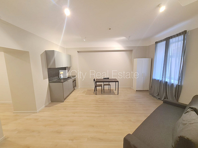 Pagalma ēka, renovēta māja, slēgts pagalms, ieeja no ielas un pagalma, ir lifts, kāpņu telpa Rīga - foto 11