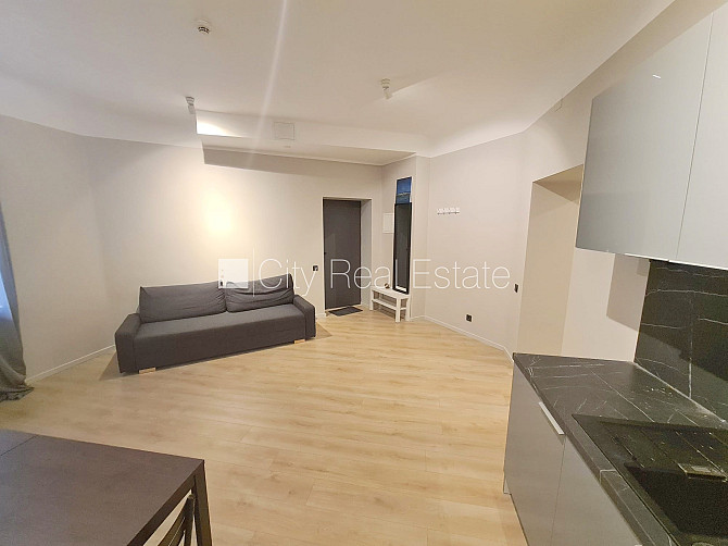 Pagalma ēka, renovēta māja, slēgts pagalms, ieeja no ielas un pagalma, ir lifts, kāpņu telpa Rīga - foto 5