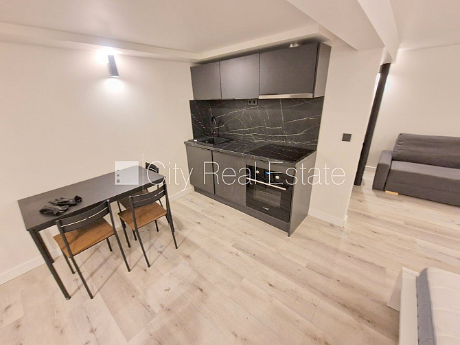 Fasādes māja, renovēta māja, slēgts pagalms, ieeja no ielas, puspagrabs, kāpņu telpa pēc Rīga - foto 10