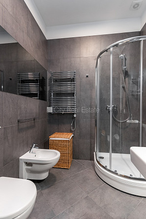 Fasādes māja, restaurēta māja, iespēja nomāt autostāvvietu, pazemes autostāvvieta, Rīga - foto 17