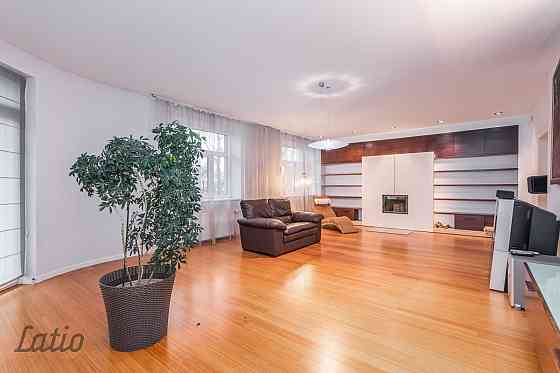 Īrei piedāvājam plašu, rūpīgi remontētu dzīvokli funkcionālisma stila ēkā blakus Kalnciema kvartālam Рига