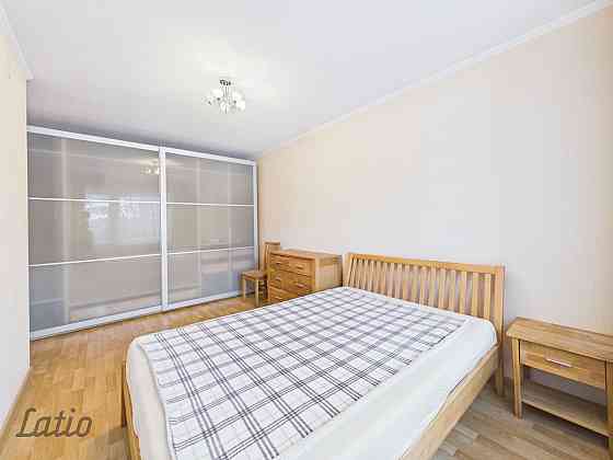 Pārdod plašu un gaišu dzīvokli Dārzciemā  tikai 10 minūšu braucienā no Rīgas centra.
Dzīvoklis sastā Рига