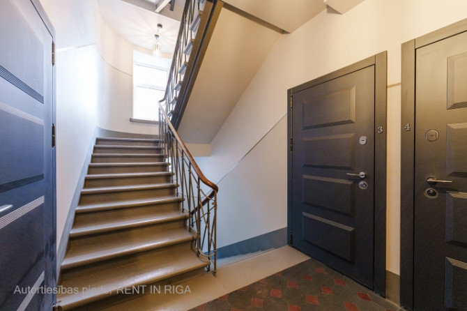 Предлагаем квартиру с панорамными окнами в отремонтированном проекте в Рига - изображение 3