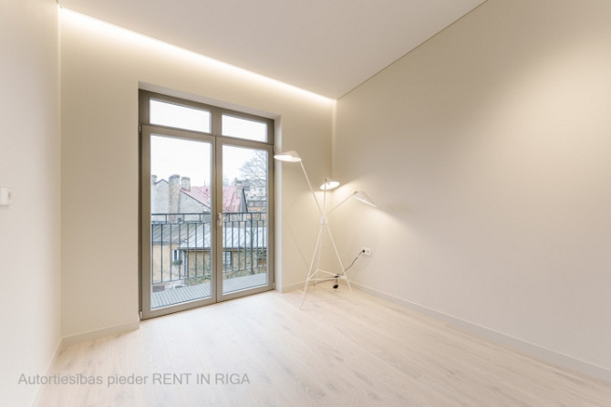 Предлагаем квартиру с панорамными окнами в отремонтированном проекте в Рига - изображение 8