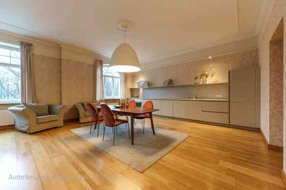 Предлагаем в долгосрочную аренду просторную трехкомнатную квартиру в Rīga