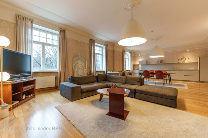 Предлагаем в долгосрочную аренду просторную трехкомнатную квартиру в Рига - изображение 1