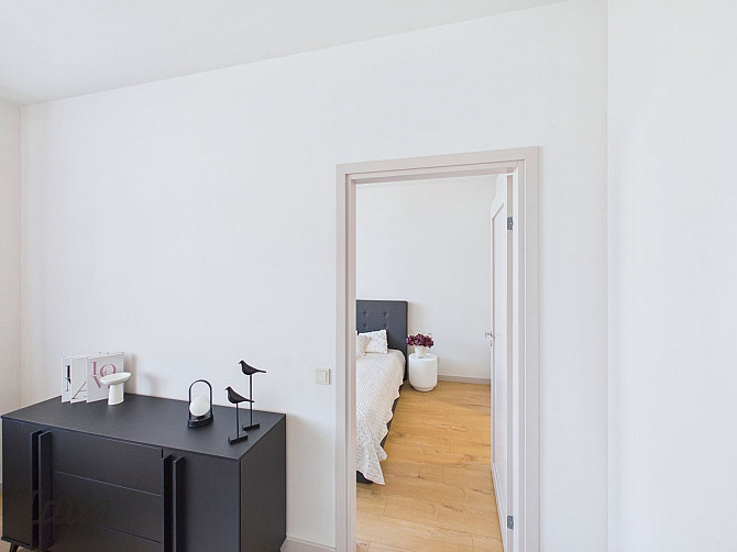 Izīrē 2 istabu dzīvokli  renovētā projektā Lielirbes ielā 9A. Dzīvoklis tikko pēc Rīga - foto 4