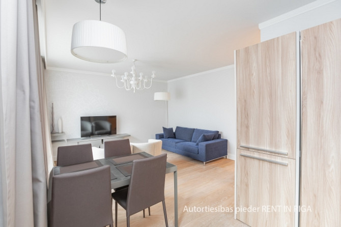 Tiek izīrēts interjera dizainera veidots 3-istabu dzīvoklis projektā Futuris, Rīgas klusajā Rīga - foto 1