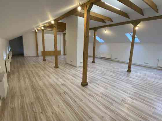 Офисные помещения находятся на 4-ом этаже отремонтированного здания.  Уютная, Rīga