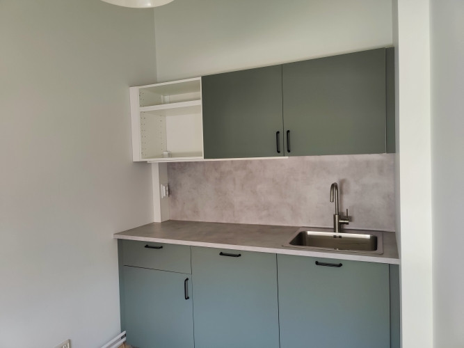 Biroja telpas renovētas ēkas 4. stāvā.  Labiekārtota, sakopta un bruģēta teritorija, pagalma Rīga - foto 8