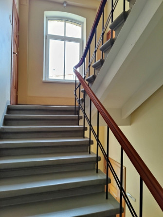 Biroja telpas renovētas ēkas 4. stāvā.  Labiekārtota, sakopta un bruģēta teritorija, pagalma Rīga - foto 3