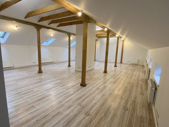 Biroja telpas renovētas ēkas 4. stāvā.  Labiekārtota, sakopta un bruģēta teritorija, pagalma Rīga - foto 7