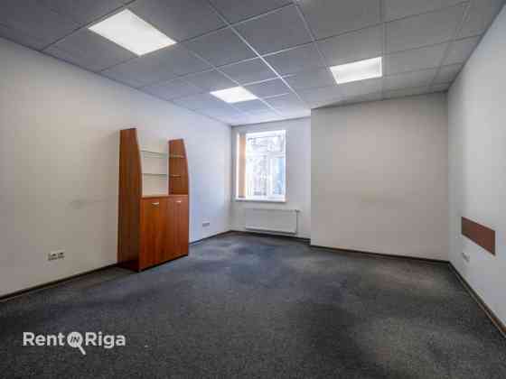 Офис с собственным санузлом в кабинете  Площадь: 22,4 м  Описание помещения: + Рига