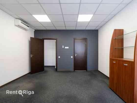 Офис с собственным санузлом в кабинете  Площадь: 22,4 м  Описание помещения: + Рига