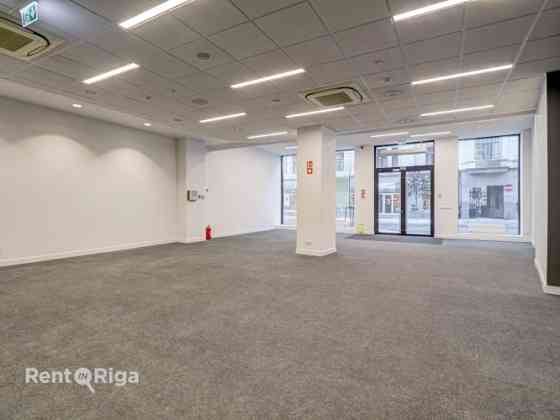 Коммерческие помещения с высокой видимостью в центре Риги  Сдаются в аренду Рига