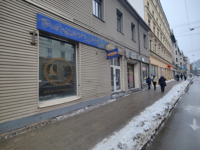 Tirdzniecības telpas centrā, Marijas ielā.  Šobrīd telpas ir sadalīts 3 mazos kabinetos. Iespējams t Рига - изображение 4