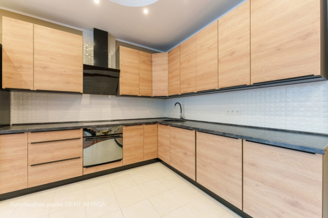 Продаётся 3-комнатная квартира в новом проекте, Югла  Предлагается просторная, Рига - изображение 4