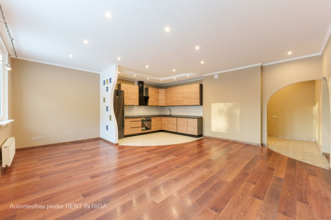 Продаётся 3-комнатная квартира в новом проекте, Югла  Предлагается просторная, Рига - изображение 1