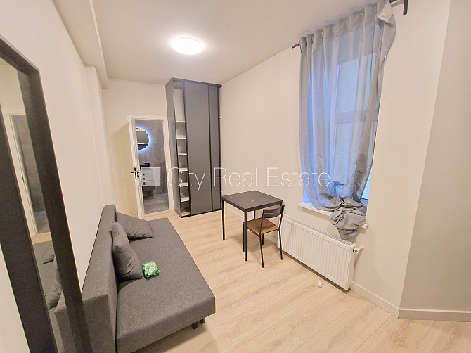 Pagalma ēka, vieta automašīnai, ieeja no pagalma, ir lifts, iestiklota lodžija, logi vērsti uz Rīga - foto 20