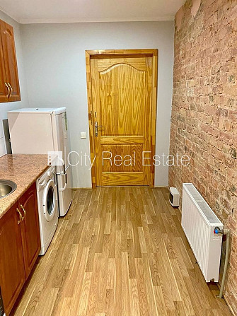 Pagalma ēka, renovēta māja, slēgts pagalms, ieeja no ielas un pagalma, kāpņu telpa pēc Rīga - foto 15