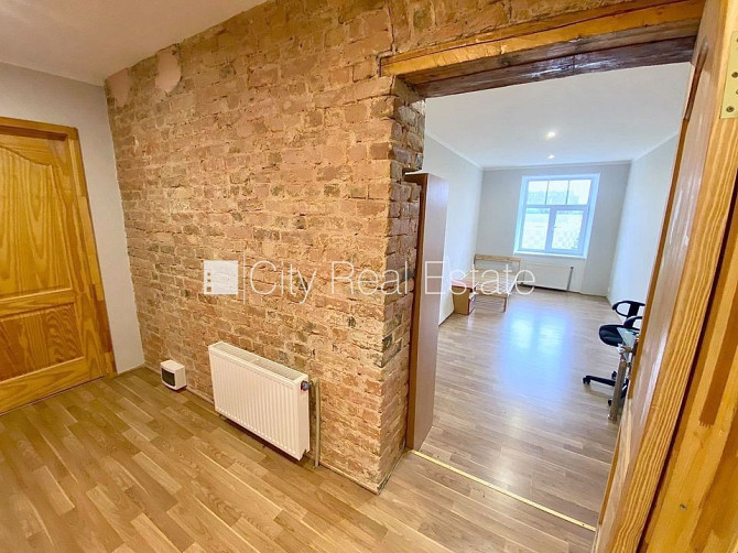 Pagalma ēka, renovēta māja, slēgts pagalms, ieeja no ielas un pagalma, kāpņu telpa pēc Rīga - foto 1