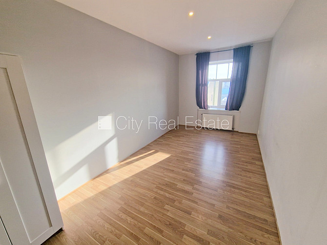 Pagalma ēka, renovēta māja, slēgts pagalms, ieeja no ielas un pagalma, kāpņu telpa pēc Rīga - foto 5