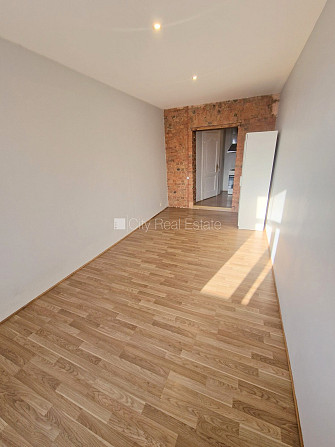 Pagalma ēka, renovēta māja, slēgts pagalms, ieeja no ielas un pagalma, kāpņu telpa pēc Rīga - foto 13