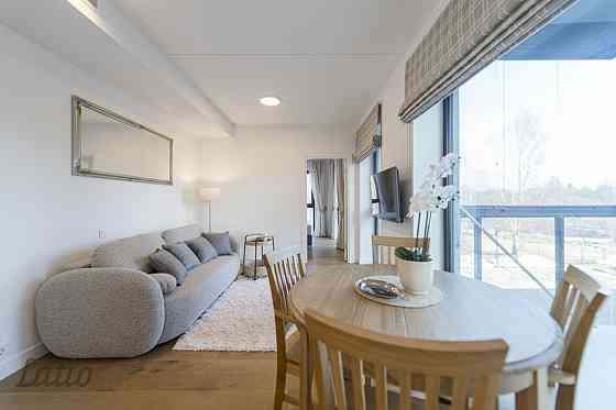 Pilnībā mēbelēts 2 istabu dzīvoklis īrei jaunajā KAMOS projektā.

Iznomā gaišu un modernu 2 istabu d Rīga