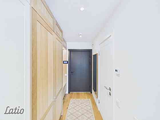 Pilnībā mēbelēts 2 istabu dzīvoklis īrei jaunajā KAMOS projektā.

Iznomā gaišu un modernu 2 istabu d Rīga