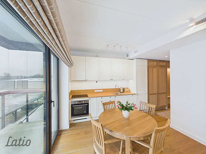 Pilnībā mēbelēts 2 istabu dzīvoklis īrei jaunajā KAMOS projektā.

Iznomā gaišu un modernu 2 istabu d Рига - изображение 4