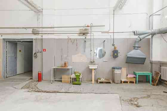 Industriālais parks Ziepniekalnā iznomā telpas bez apkures.  Telpām ir nepieciešams remonts. Ir vair Rīga