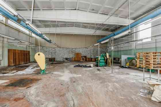 Industriālais parks Ziepniekalnā iznomā telpas bez apkures.  Telpām ir nepieciešams remonts. Ir vair Rīga