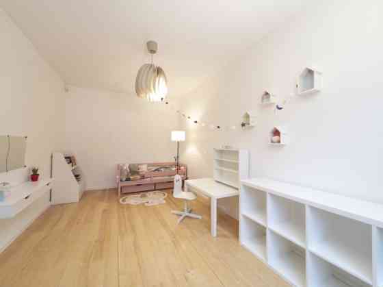 Продаётся светлая и просторная двухуровневая квартира площадью 120 м в Межапарке Rīga