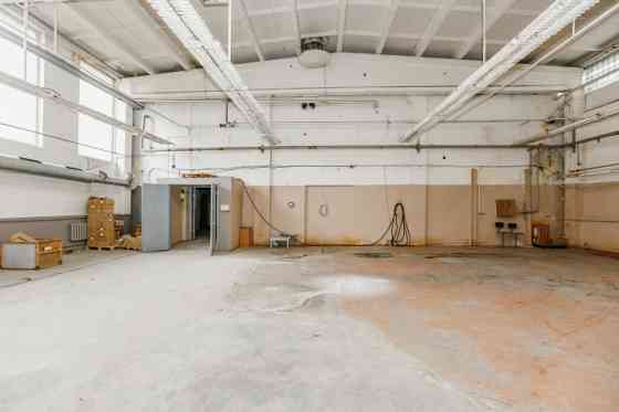 Industriālais parks Ziepniekalnā iznomā telpas bez apkures.  Telpām ir nepieciešams remonts. Ir vair Рига