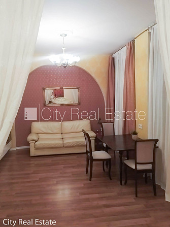 Дом во дворе, закрытый двор, вход со двора, мансарда, окна выходят во двор, студио, Рига - изображение 18