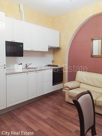 Дом во дворе, закрытый двор, вход со двора, мансарда, окна выходят во двор, студио, Рига - изображение 17