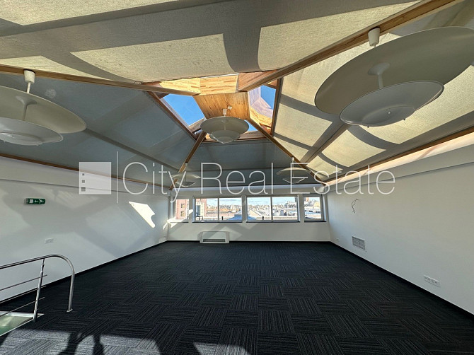 Fasādes māja, renovēta māja, vieta automašīnai, ieeja no ielas, logi vērsti mājas abās Rīga - foto 17