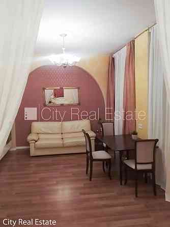 Фасадный дом, реновированный дом, фасад с декоративной штукатуркой, закрытый Rīga