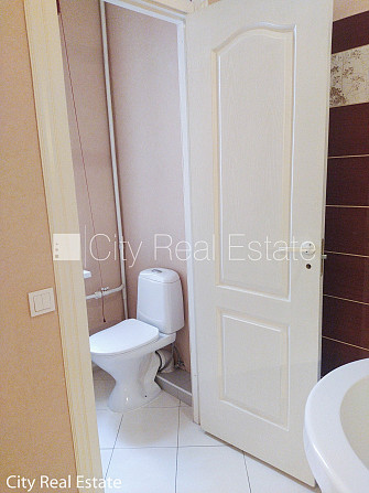 Fasādes māja, renovēta māja, fasāde ar dekoratīvo apmetumu, slēgts pagalms, ieeja no ielas Rīga - foto 9