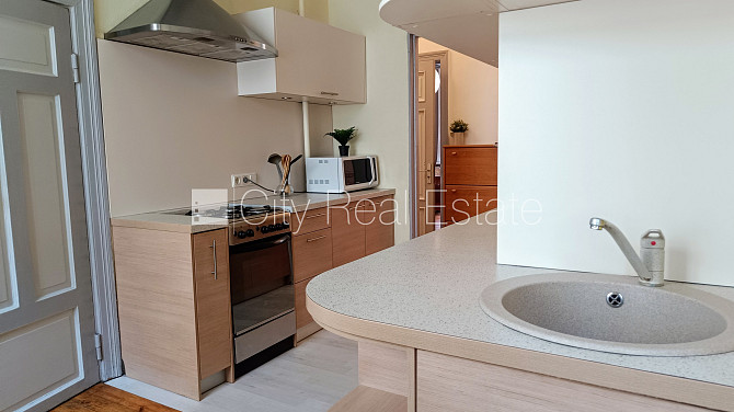 Fasādes māja, renovēta māja, fasāde ar dekoratīvo apmetumu, slēgts pagalms, kāpņu telpa Rīga - foto 15