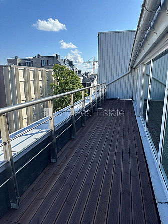 Renovēta māja, fasāde ar dekoratīvo apmetumu, slēgts pagalms, balkons 2 m2, logi vērsti uz Rīga - foto 14