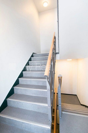 Renovēta māja, fasāde ar dekoratīvo apmetumu, slēgts pagalms, balkons 2 m2, logi vērsti uz Rīga - foto 17