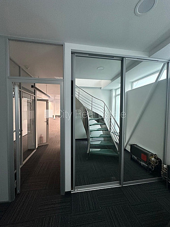 Renovēta māja, fasāde ar dekoratīvo apmetumu, slēgts pagalms, balkons 2 m2, logi vērsti uz Rīga - foto 16