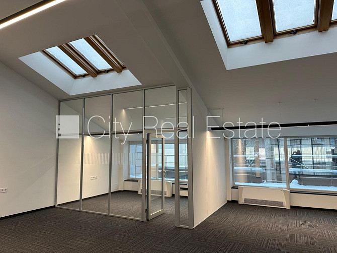 Renovēta māja, fasāde ar dekoratīvo apmetumu, slēgts pagalms, balkons 2 m2, logi vērsti uz Rīga - foto 9