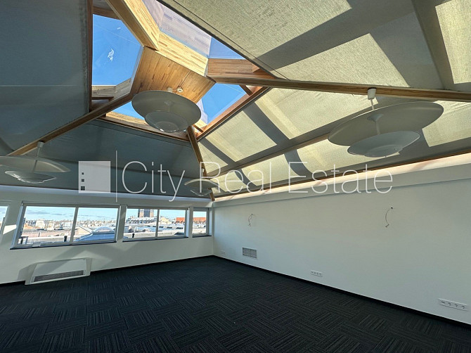 Renovēta māja, fasāde ar dekoratīvo apmetumu, slēgts pagalms, balkons 2 m2, logi vērsti uz Rīga - foto 3