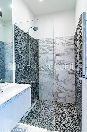 Labiekārtots apzaļumots pagalms, pazemes autostāvvieta, pagalmā bērnu spēļu laukums, divas Jūrmala - foto 9