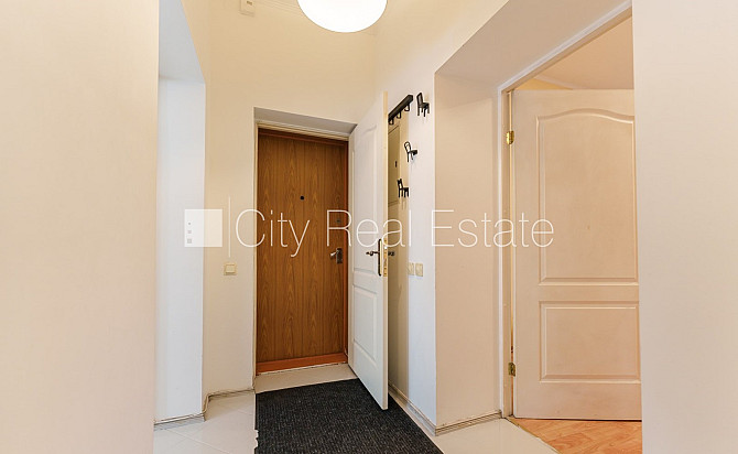 Фасадный дом, вход с улицы, лифт, окна выходят во двор, окна выходят на улицу, Рига - изображение 12